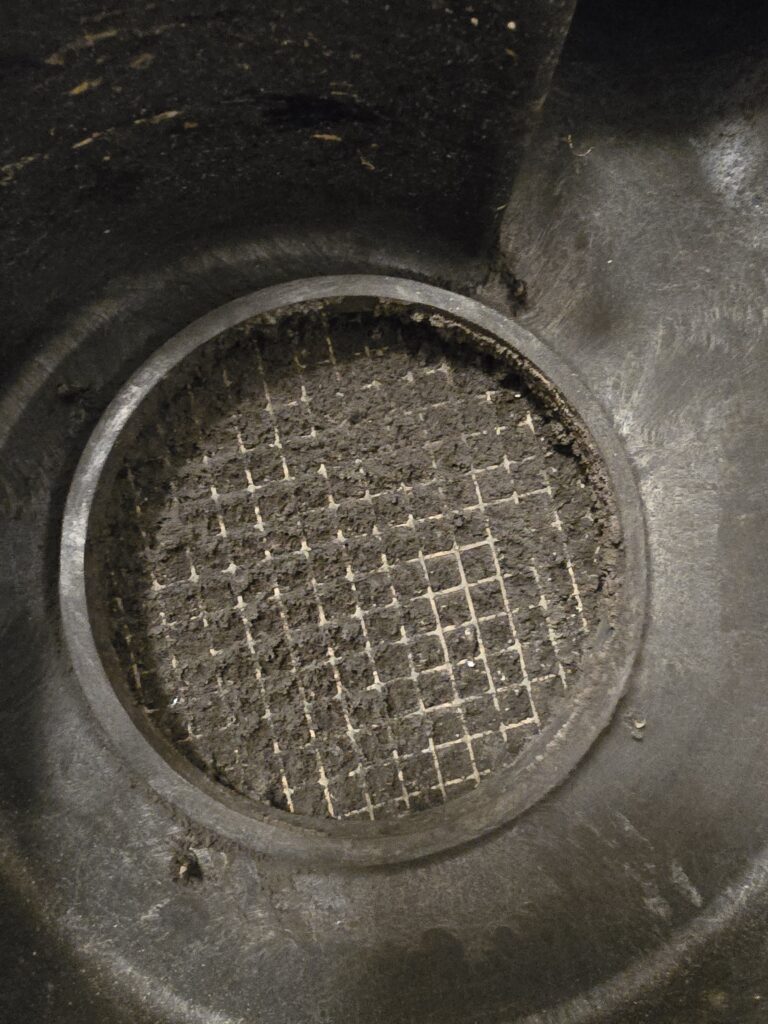Binnenkant van mechanische ventilatie zonder onderhoud
